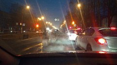 На Петербургском шоссе в Твери автомобиль вновь въехал в бетонный блок 