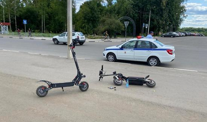 В Тверской области мужчина в ДТП на электросамокате получил перелом лодыжки