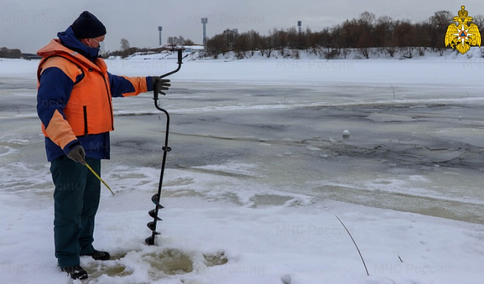 Тело утопленницы достали из реки в Тверской области