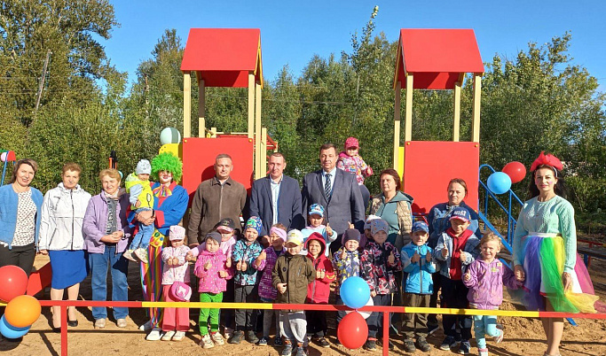 В Тверской области установили новую детскую площадку