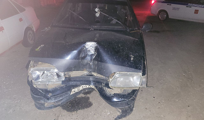 В Тверской области 26-летний парень пострадал в результате ДТП с деревом