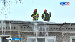  В Твери коммунальщики вышли на борьбу со снегом и льдом
