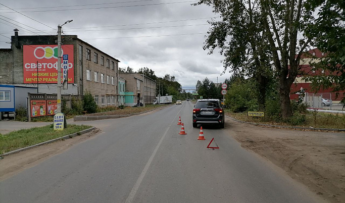 На дороге в Тверской области сбили 75-летнюю пенсионерку, выбежавшую из-за встречной машины
