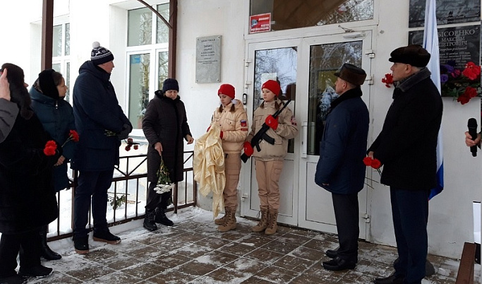 Погибшему на СВО командиру роты из Тверской области установили мемориальную доску 