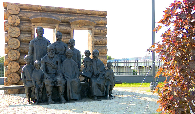 В Тверской области установили памятник крестьянским семьям Тверской губернии