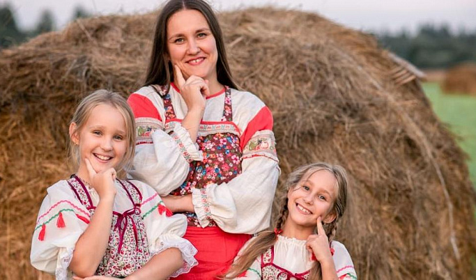 Cемьи из Тверской области принимают участие в Международном фотоконкурсе «Мама и дети в национальных костюмах»