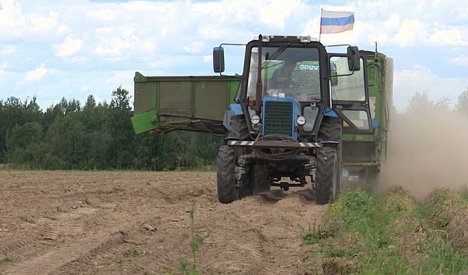 В Тверской области продолжается уборка урожая и заготовка кормов