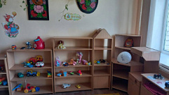 В детском саду Тверской области на 3-летнюю девочку упал стеллаж 