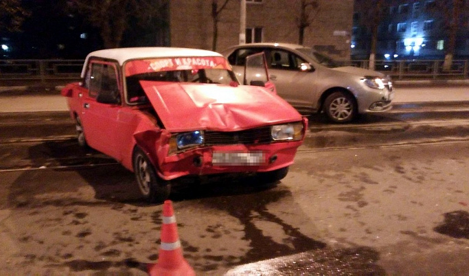 В Твери при столкновении двух автомобилей пострадали два человека