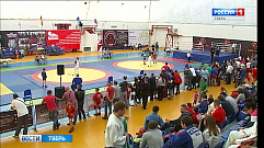 В Твери фестиваль спортивной борьбы собрал около 300 юных спортсменов