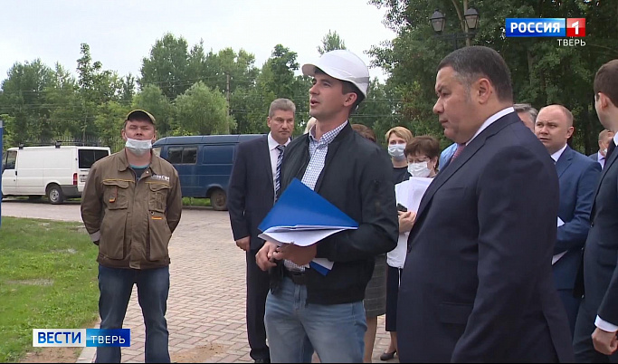 Игорь Руденя посетил строительные площадки детских садов, набережной и спортивных объектов