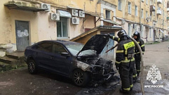 В Твери на Петербургском шоссе загорелась иномарка