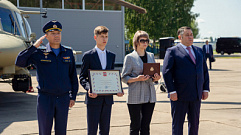 Родственникам погибшего на СВО тверского летчика Алексея Тарасова передали Звезду Героя России