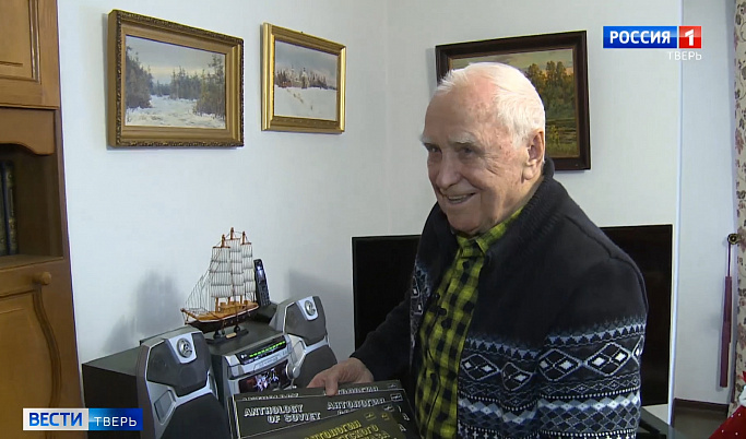Старейший работник областного радио Валентин Фадеев отмечает 90-летний юбилей