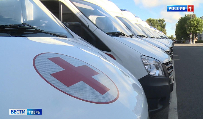 Больницы Тверской области получили 13 новых машин скорой помощи