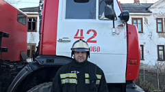 Нелидовские пожарные спасли мужчину из горящего дома