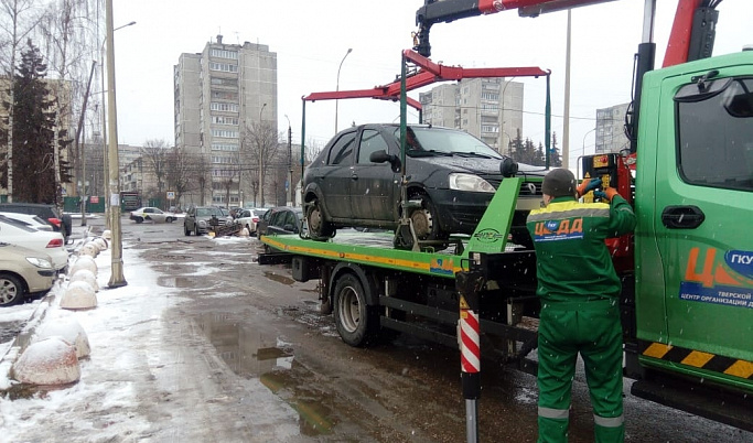 Сотрудники ГИБДД проверили безопасность легковых такси в Твери