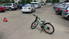 В Твери ребенок на велосипеде врезался в такси