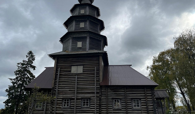 В Торжке в построенной без единого гвоздя церкви завершили противоаварийные работы