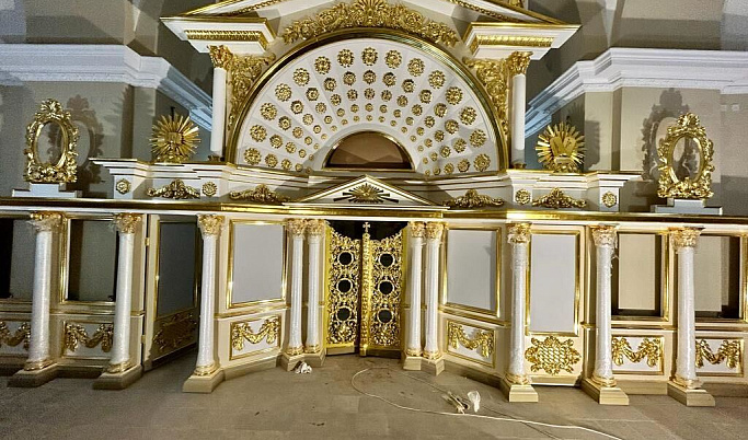В храме в Тверской области установили иконостас