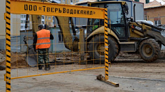 В Твери на улице Хромова устранили прорыв канализации 