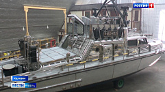 В Калязине построили уникальную хромированную яхту «Сарацин»