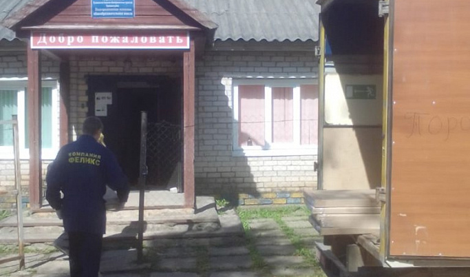Семь сельских школ Тверской области получили новую мебель