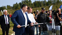 Губернатор Игорь Руденя принял участие в зарыблении Волги в Зубцовском районе
