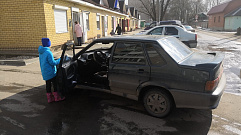 Житель Ржева остановил катившуюся без водителя машину с детьми внутри