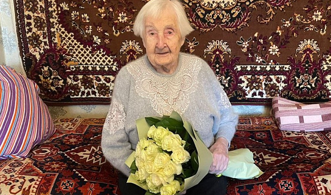 В Тверской области ветеран Лидия Челнокова празднует 102-й день рождения