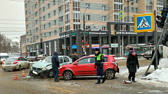 В Твери при столкновении двух машин пострадал пешеход