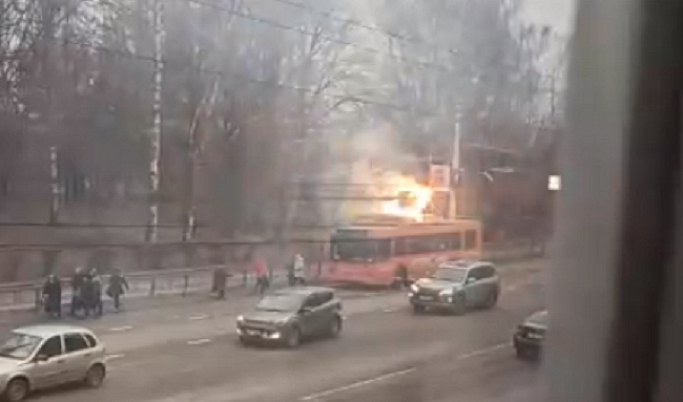На Волоколамском проспекте в Твери загорелся троллейбус