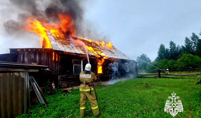 В посёлке Фирово произошёл пожар в двухквартирном доме