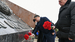 Игорь Руденя возложил цветы к Ржевскому мемориалу в день 80-летия освобождения Ржева