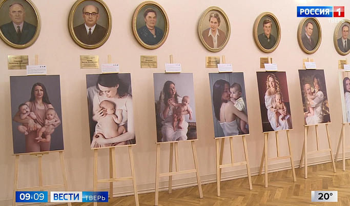 «Русские Мадонны»: в ТГМУ открылась выставка в поддержку материнства