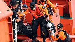 Первый бортовой самописец индонезийского "Боинга" поднят со дна моря