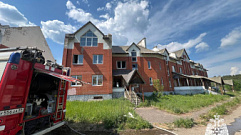 Огнеборцы потушили пожар в заброшенном здании в Торжке