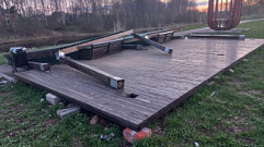 В Тверской области деревянная конструкция рухнула на ребенка