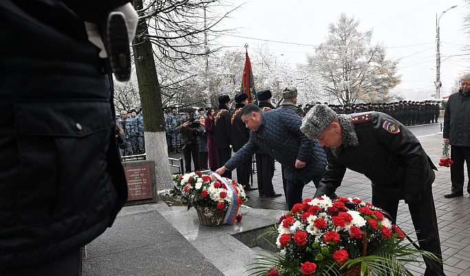 Память погибших сотрудников полиции почтили в Твери