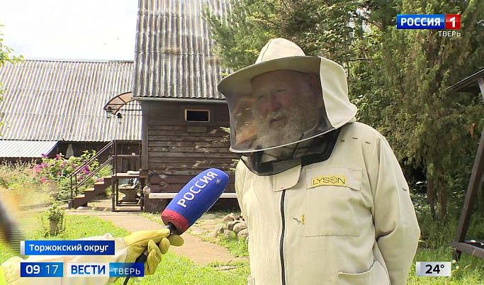 В Торжокском районе Анатолий Максимчук более 30 лет занимается пчеловодством