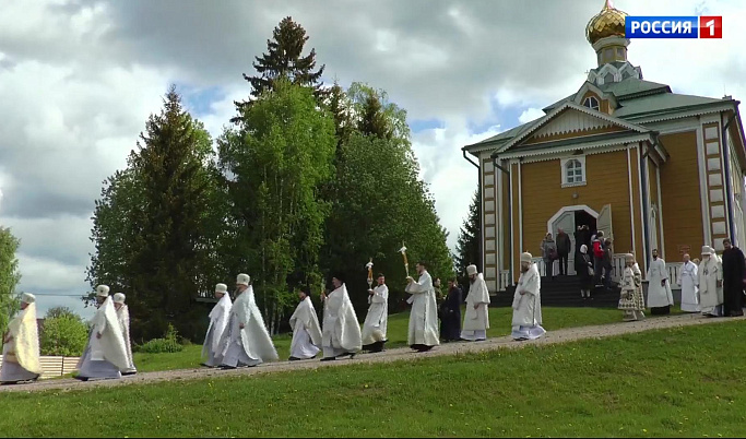 Волжский крестный ход продолжает путь по храмам и монастырям Тверской области