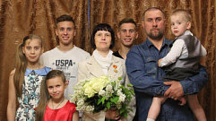 Тверская семья Новиковых награждена федеральной наградой - медалью ордена «Родительская слава»