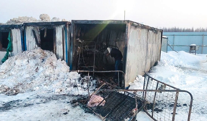 Двое мужчин сгорели в строительном вагончике под Тверью