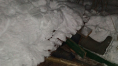 В Тверской области спасли пожилого мужчину, на которого из-за снега упал сарай