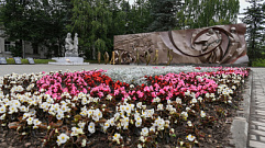 Игорь Руденя возложил цветы к кашинскому Мемориалу воинам, павшим в годы Великой Отечественной войны