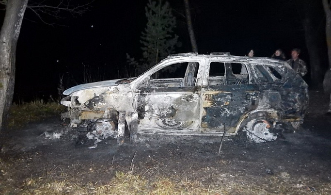 В Тверской области конфликт соседей закончился поджогом автомобиля