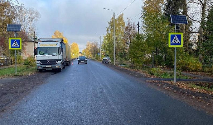 В Тверской области 13-летняя девочка по пути в школу угодила под грузовик