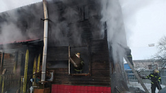 В Тверской области 13 огнеборцев тушили пожар