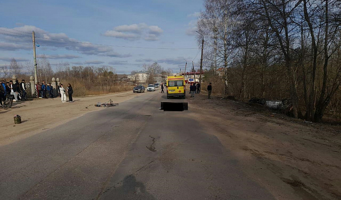 В Тверской области легковушка насмерть сбила велосипедистку
