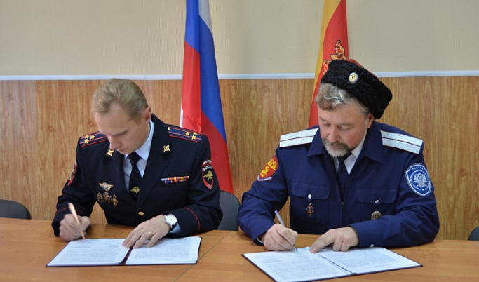 В Твери полицейские и казаки заключили соглашение о сотрудничестве